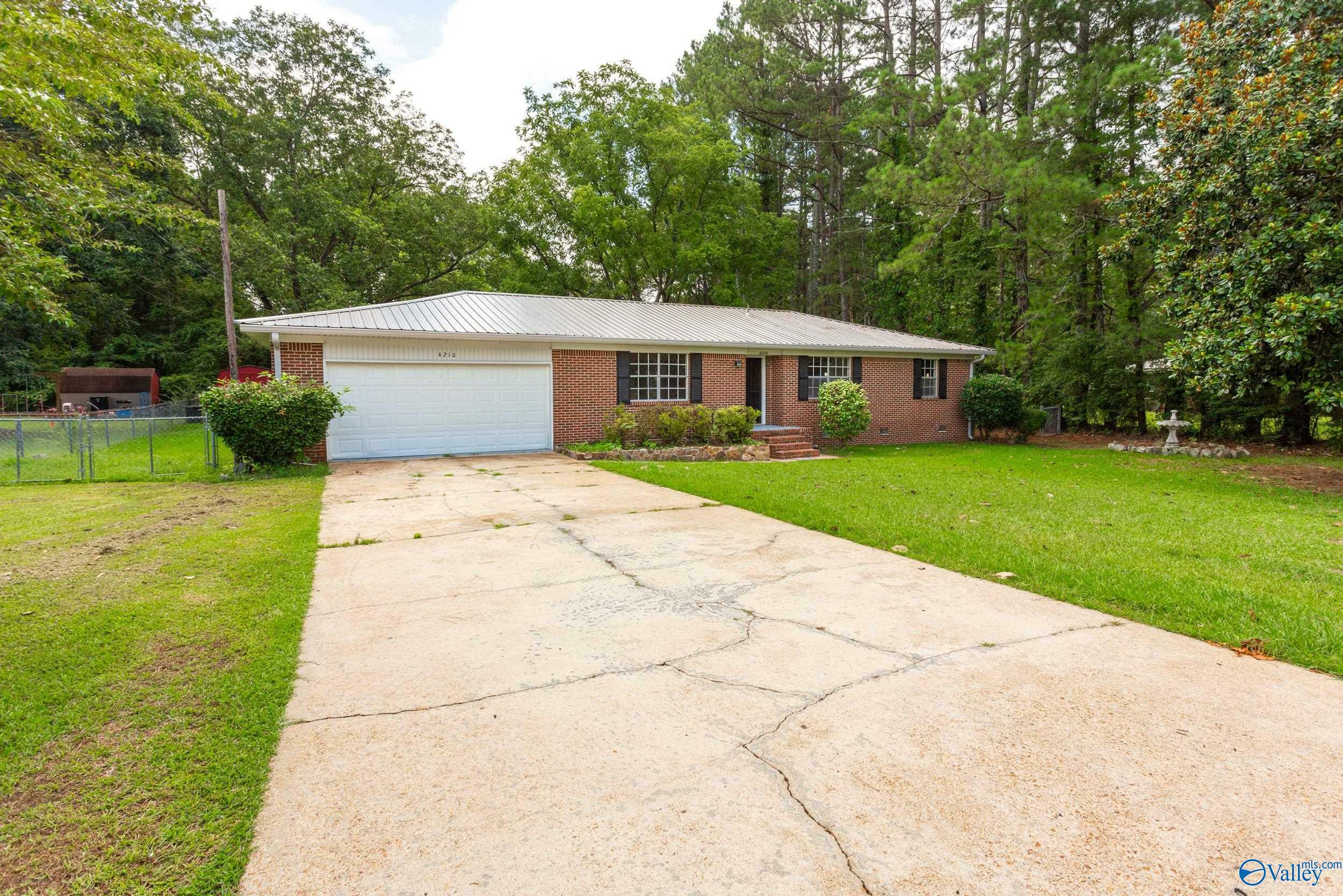 Property Photo:  4210 South Point Circle S  AL 35907 