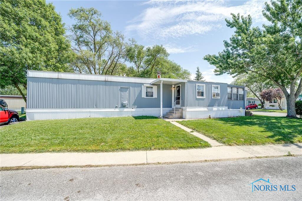 Property Photo: 1431 Hampton Drive 162 OH 45840