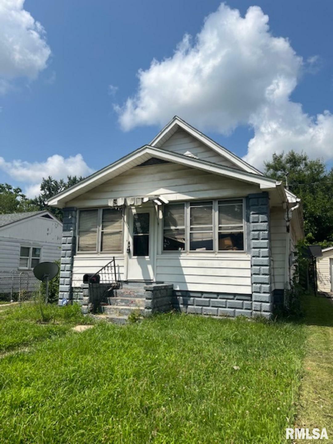 Property Photo:  1825 S Idaho Street  IL 61603 