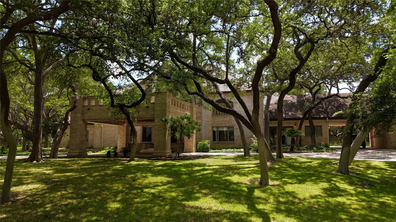 Property Photo:  304 Tower Drive  TX 78232 