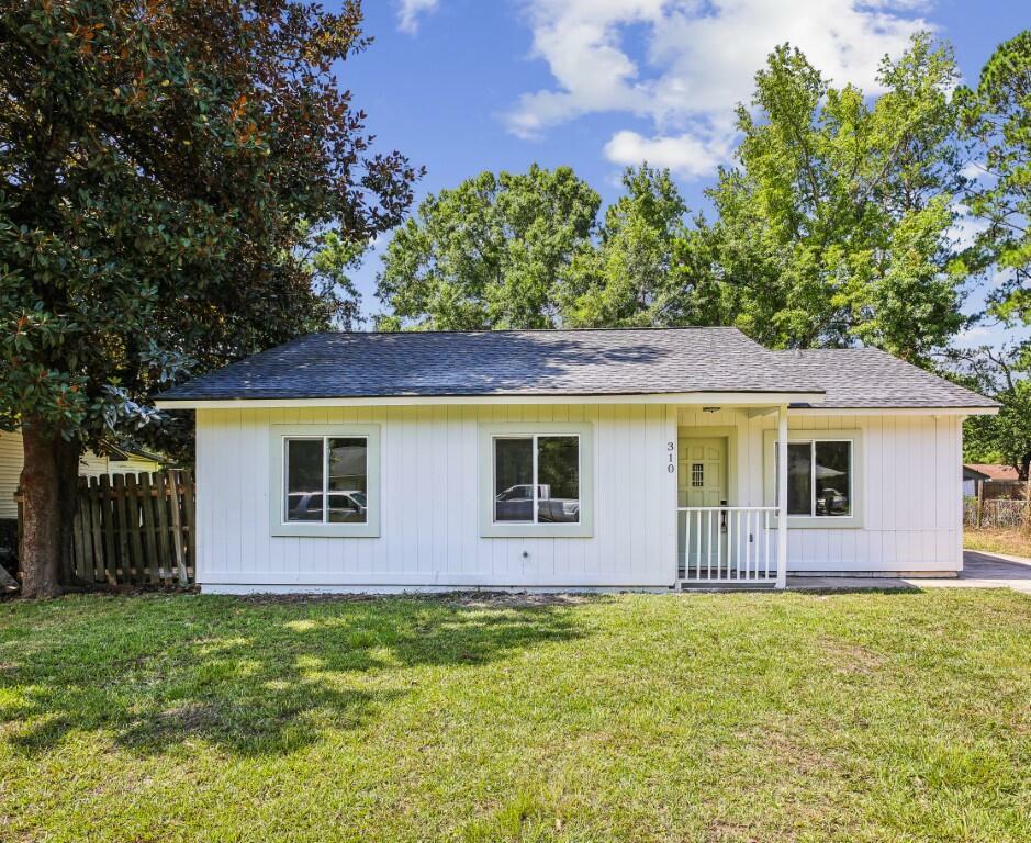 Property Photo:  310 Lilac Drive  SC 29483 