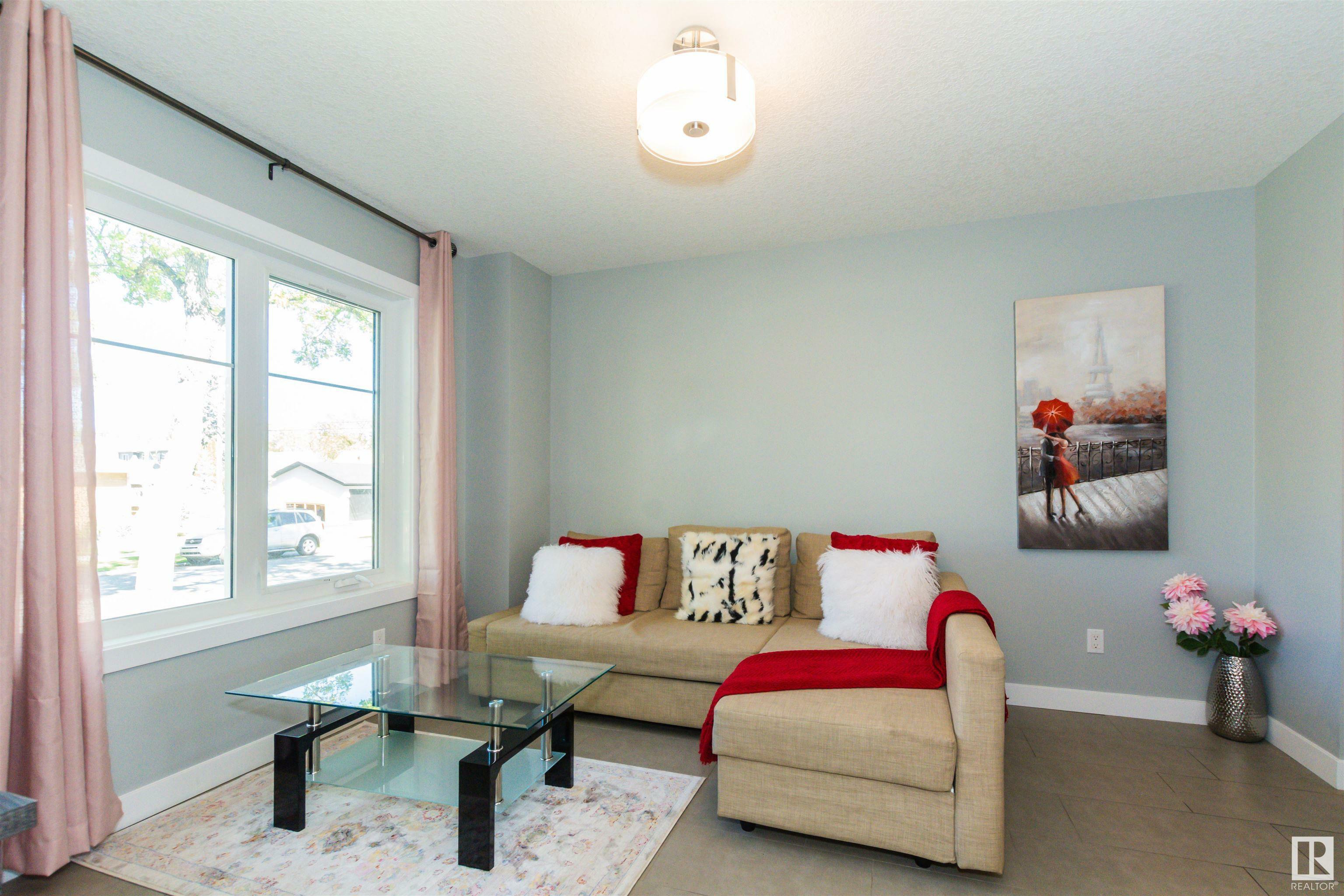 Property Photo:  12217 117 Avenue NW  AB T5M 0G8 