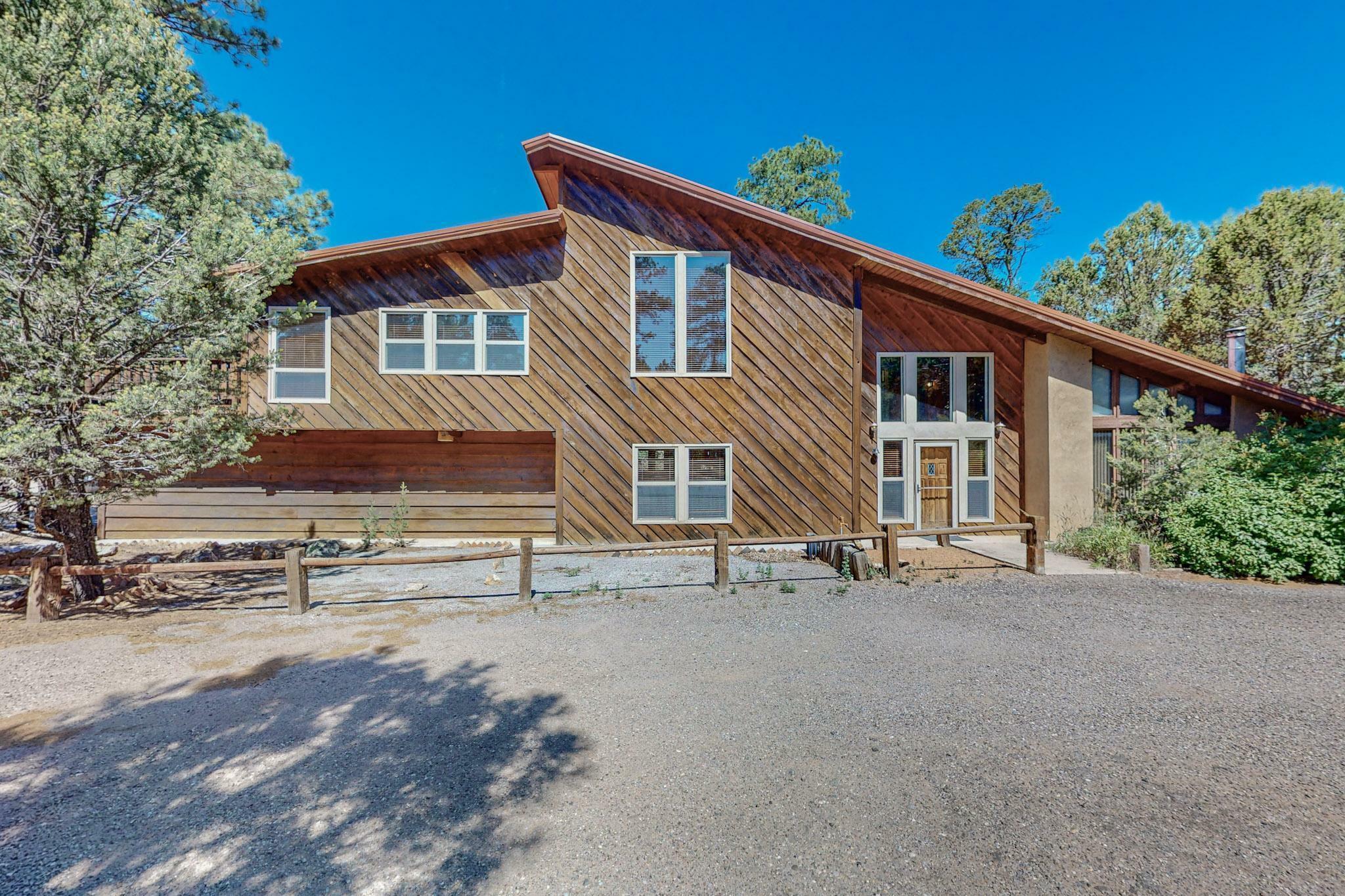 Property Photo:  32 Bobolink Lane  NM 87059 