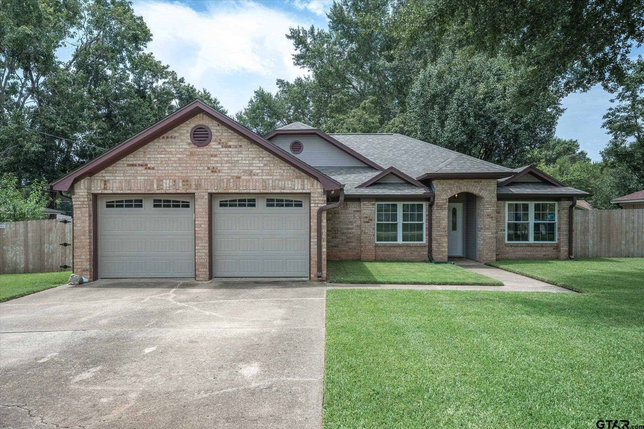 Property Photo: 1106 Cyndi St TX 75791