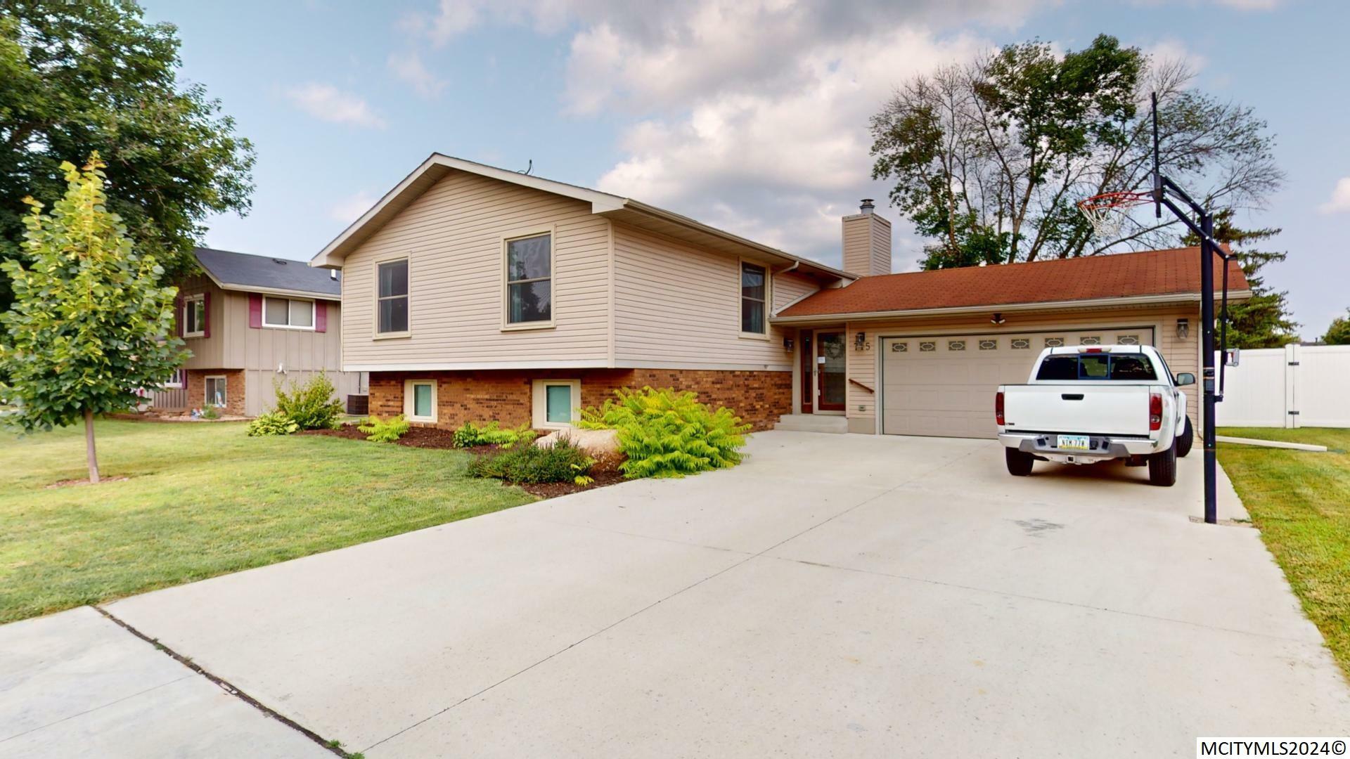 Property Photo:  715 S Indiana  IA 50401 