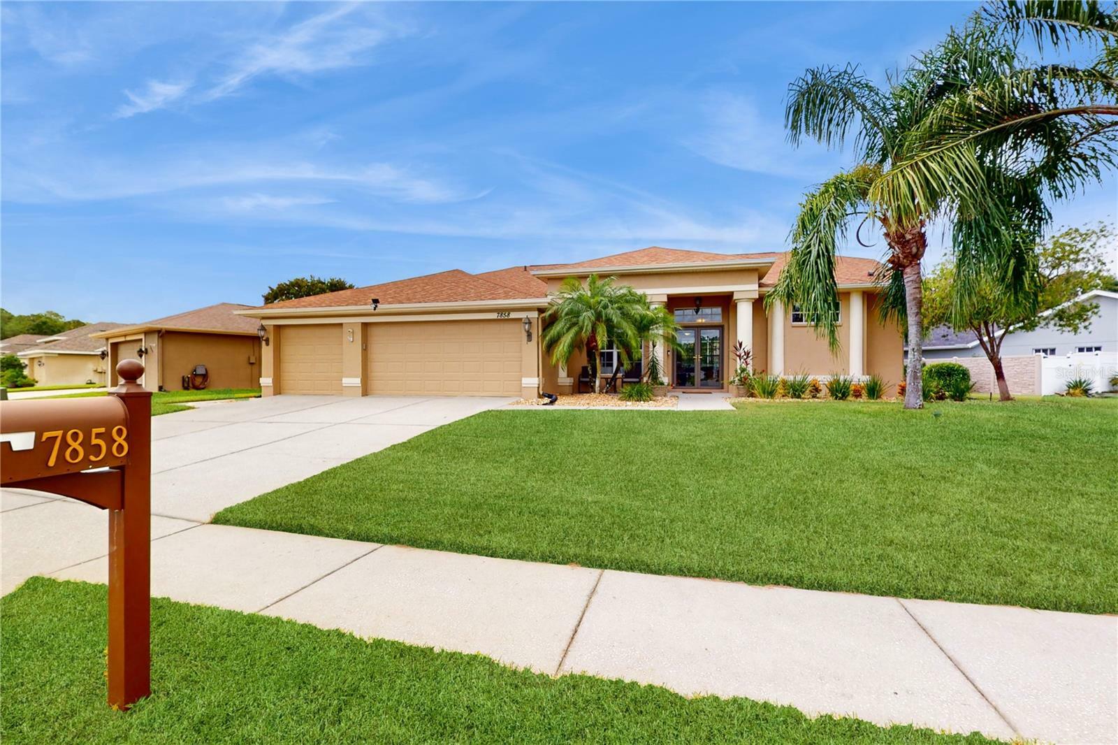 Property Photo:  7858 Roundelay Drive  FL 34654 