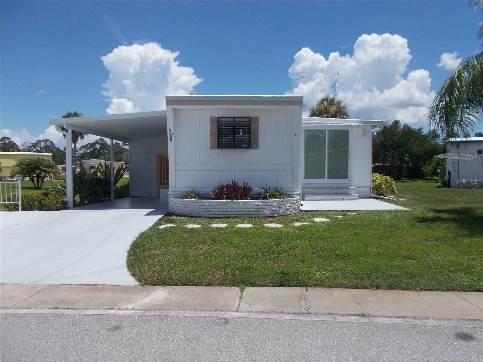 Property Photo: 5505 Holiday Park Boulevard FL 34287