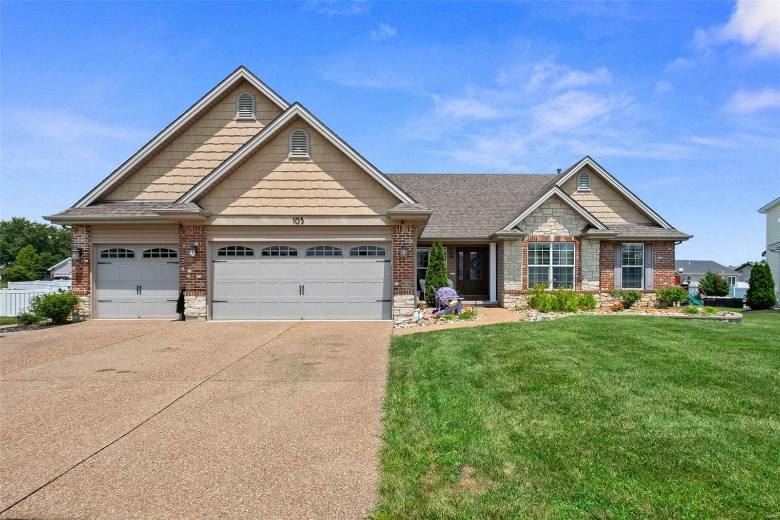 Property Photo:  105 Albany Manor Drive  MO 63385 