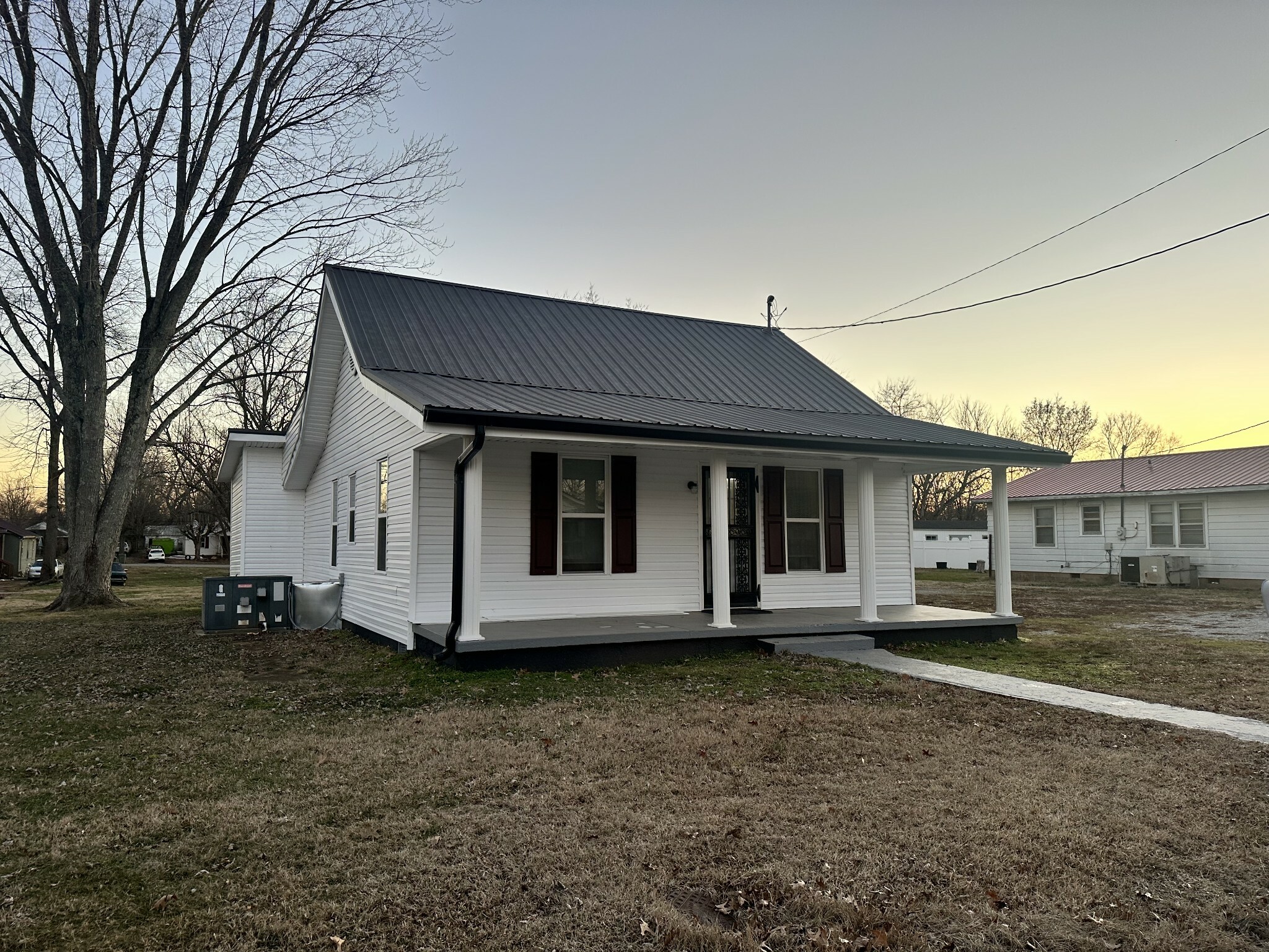 Property Photo:  411 4th St  TN 38464 