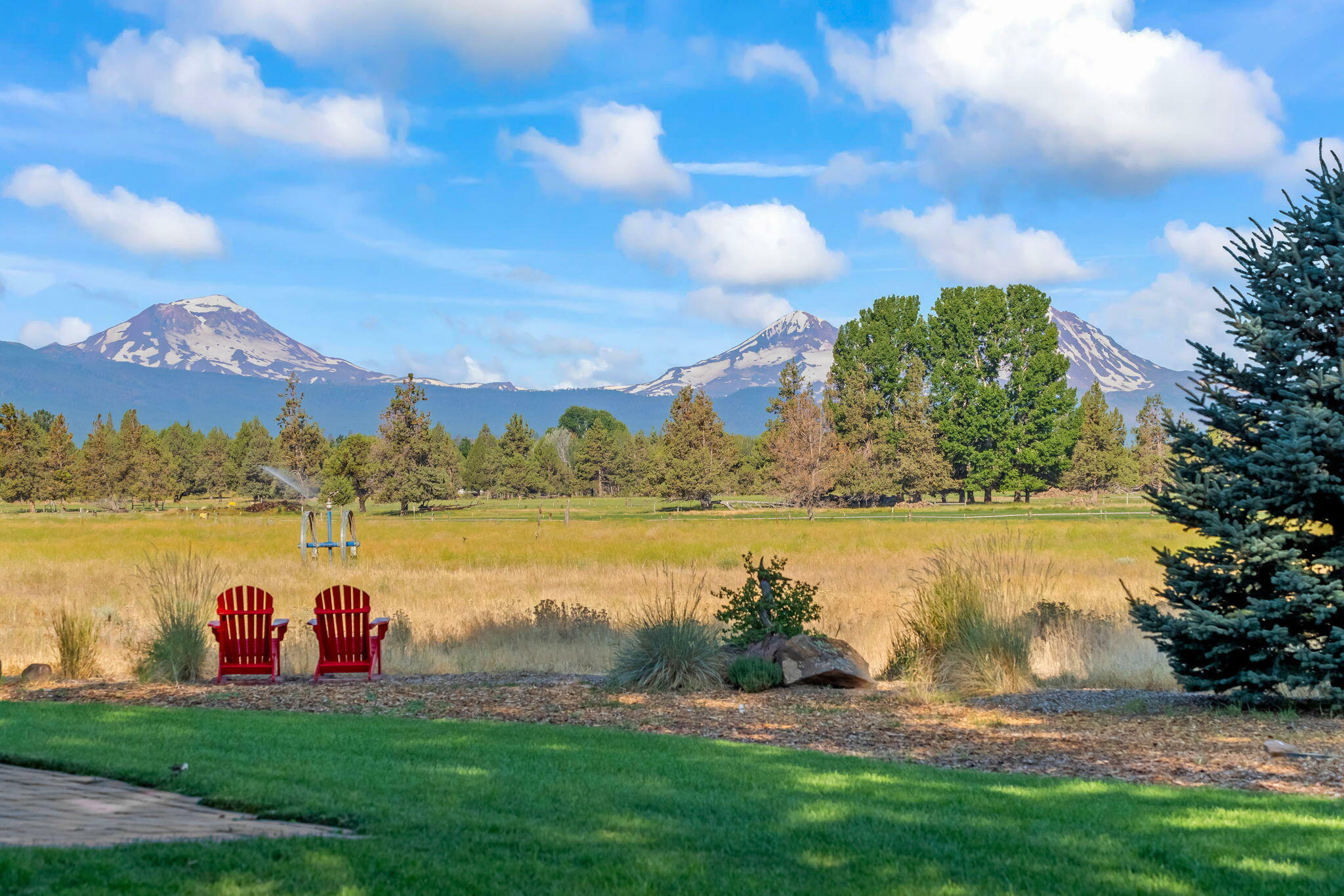 Property Photo: 19190 Pinehurst Road OR 97703