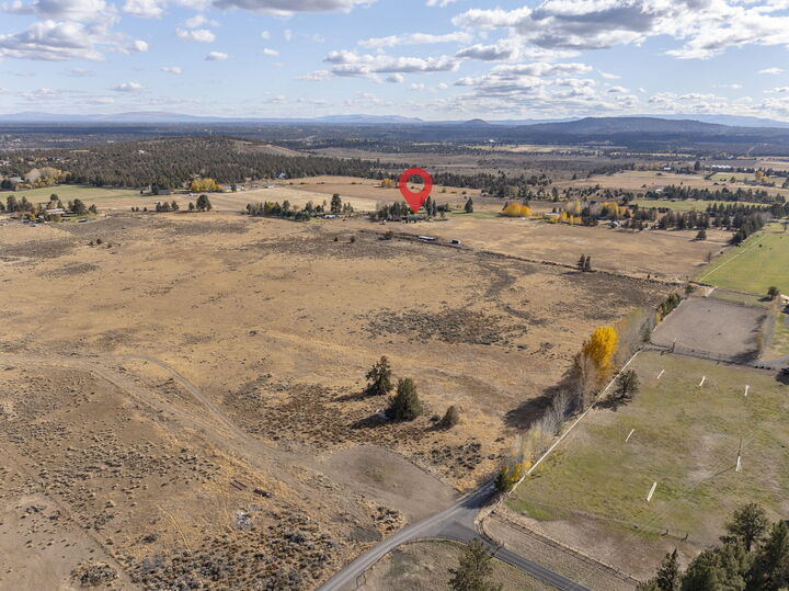 Property Photo: 19190 Pinehurst Road OR 97703