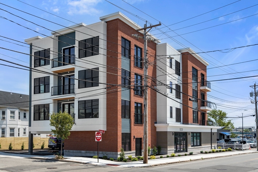 Property Photo: 523 Second St 302 MA 02149