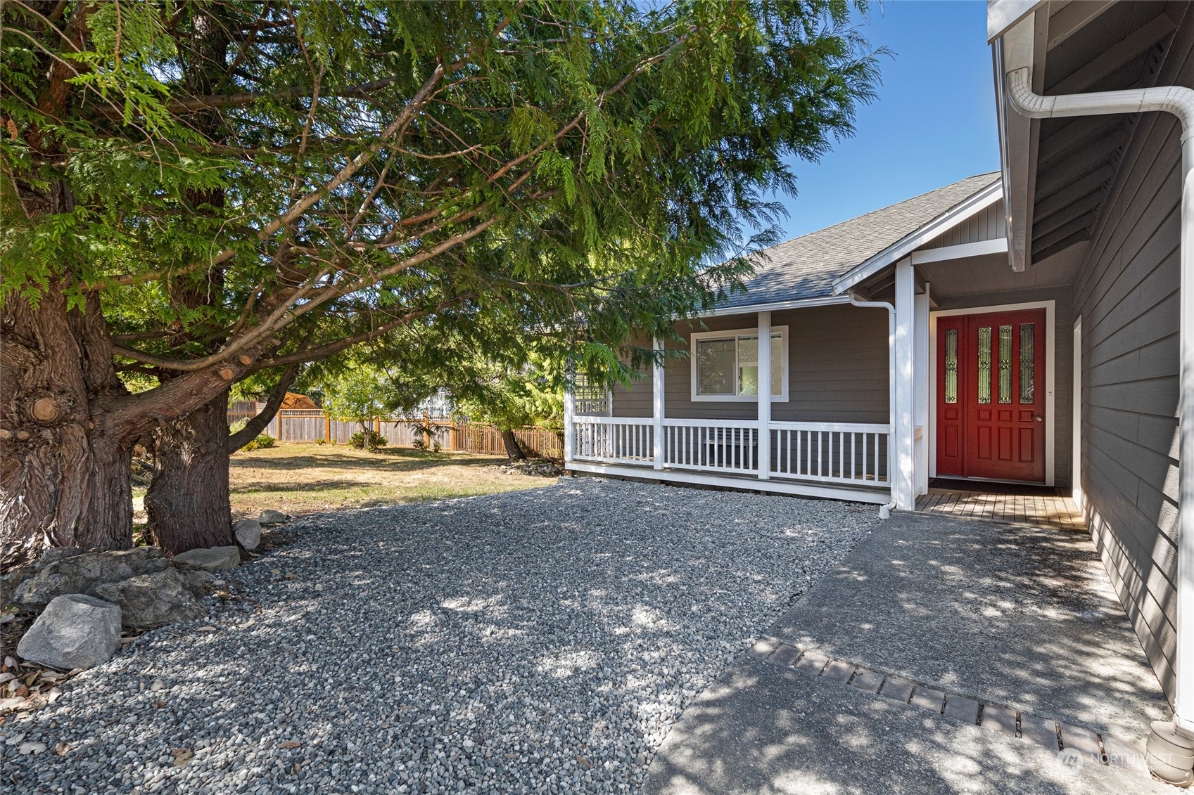 Property Photo:  516 Mason Court  WA 98250 