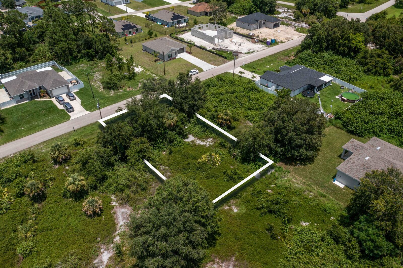 Property Photo:  442 Redwing Street  FL 33974 