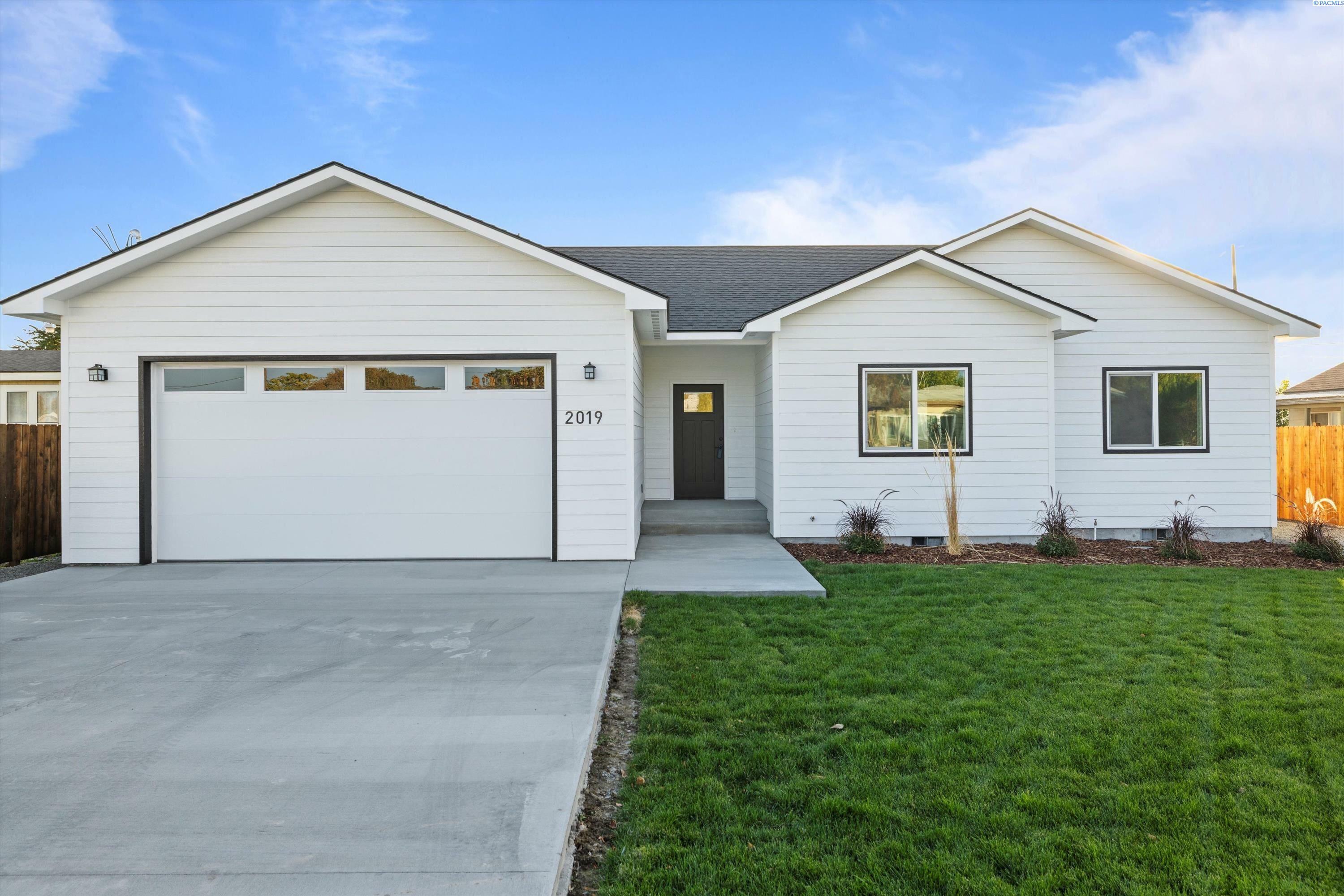 Property Photo:  2019 Rock Ave  WA 98903 