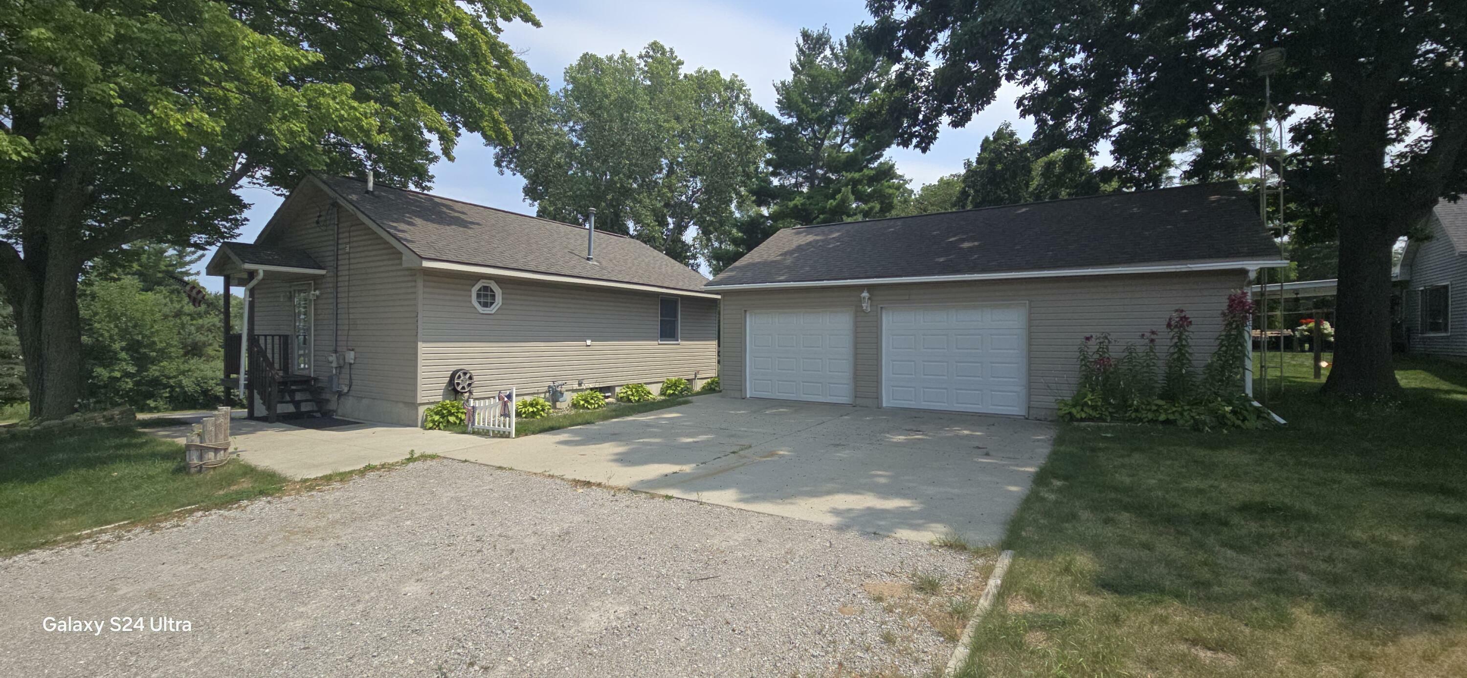 Property Photo:  2457 S Townline Road  MI 48629 