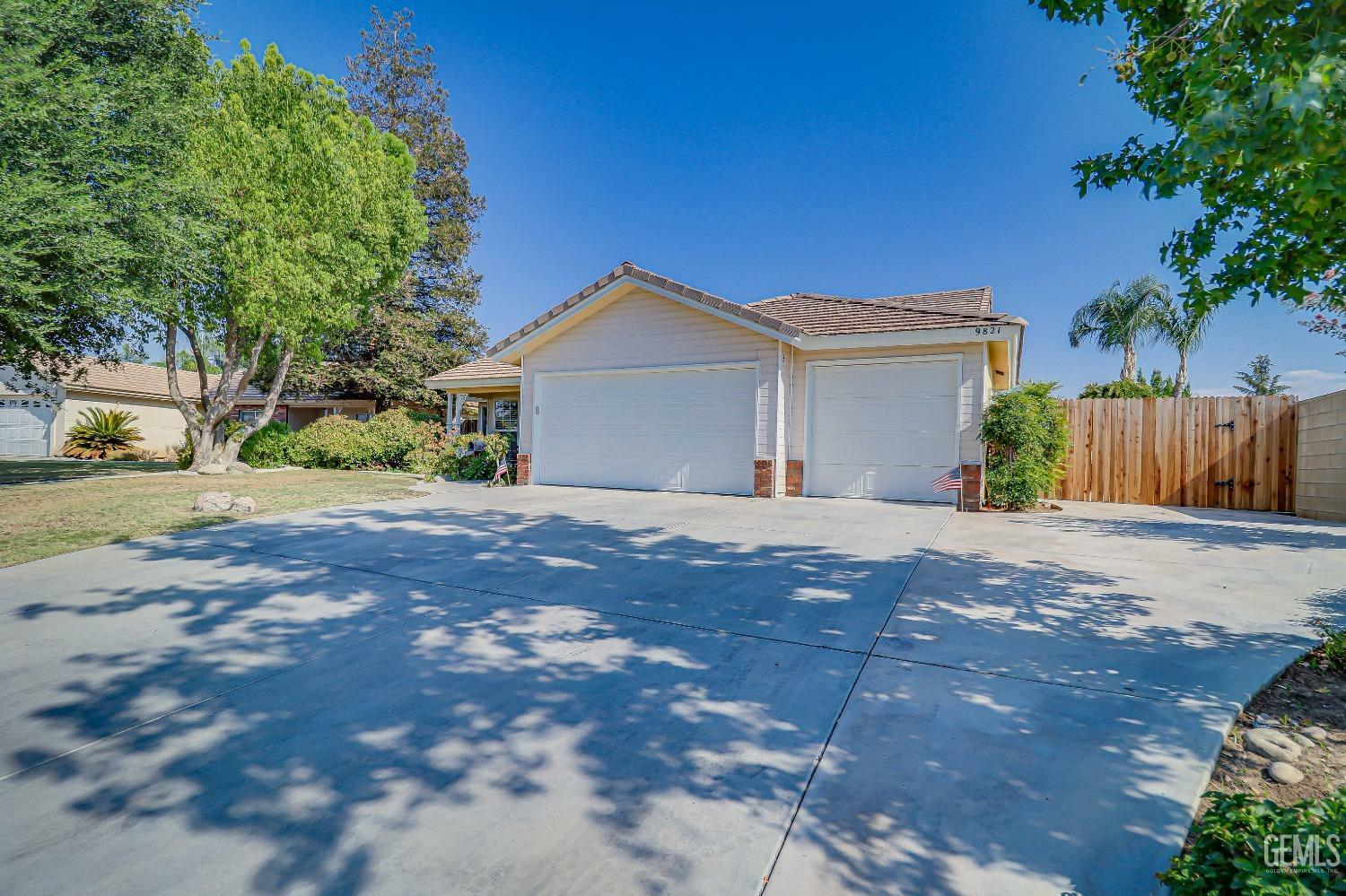 Property Photo:  9821 Blackfoot Drive  CA 93312 