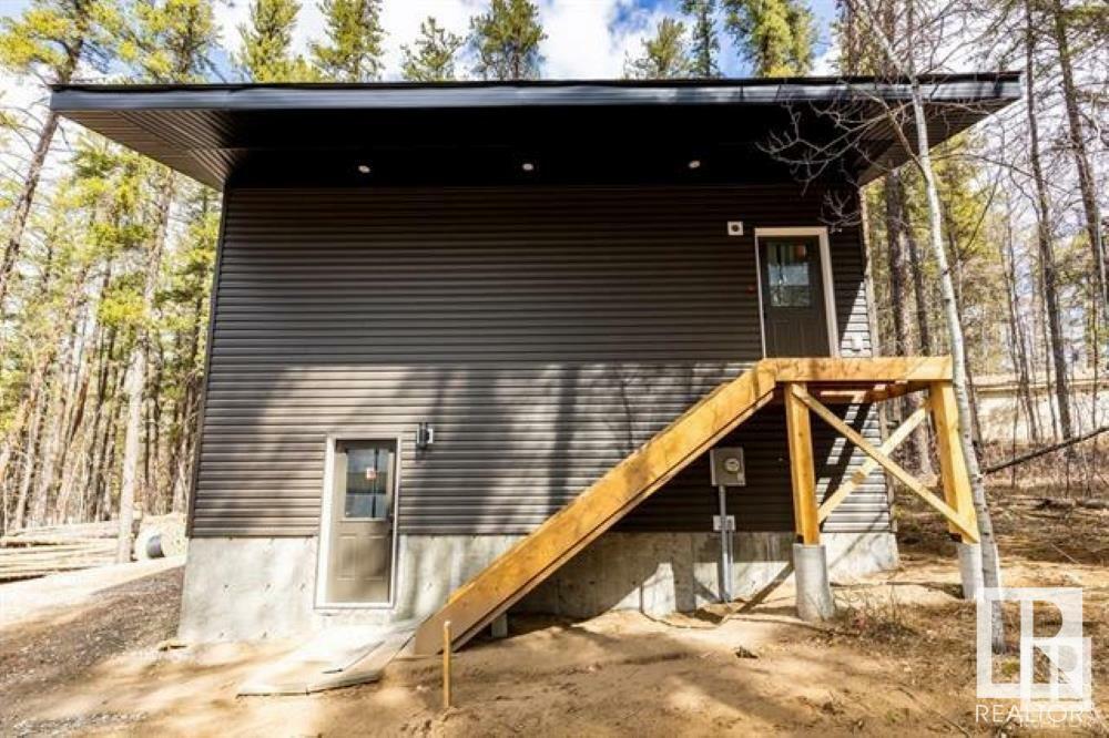 Property Photo:  102 51515 Rge Rd 32A  AB T0E 0N0 