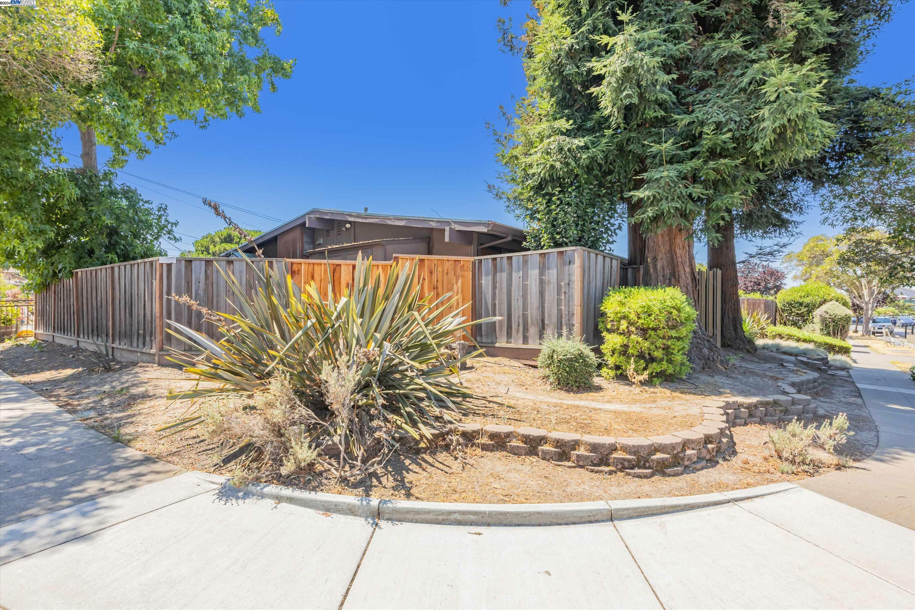 Property Photo:  932 Poinciana St  CA 94545 