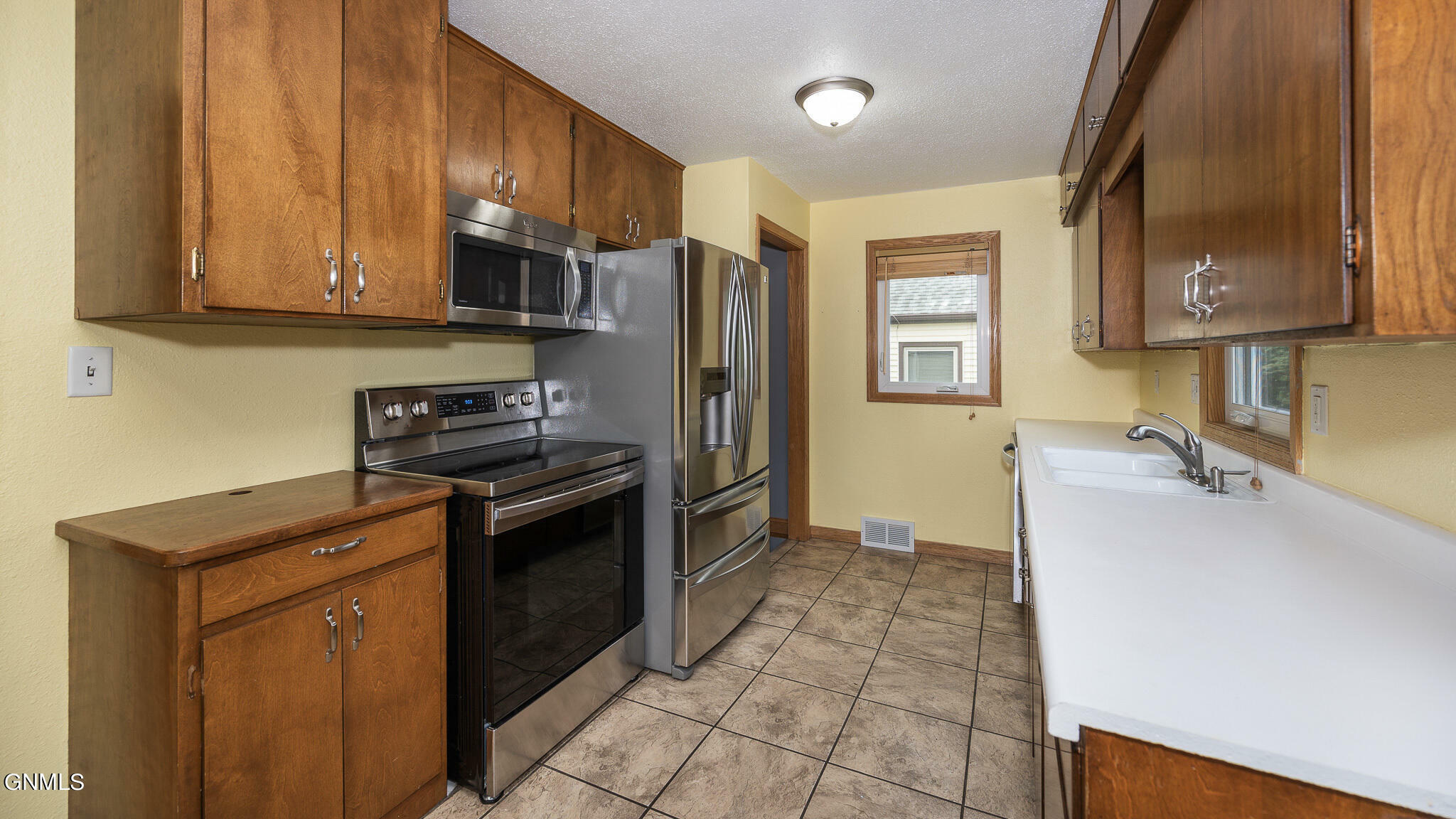 Property Photo:  508 16th Street  ND 58501 