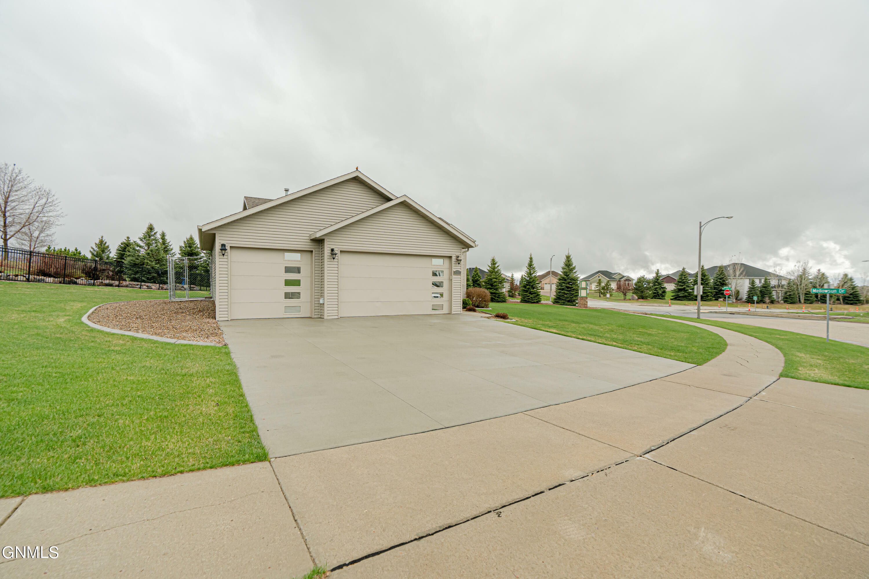 Property Photo:  4703 Amberglow Drive  ND 58503 