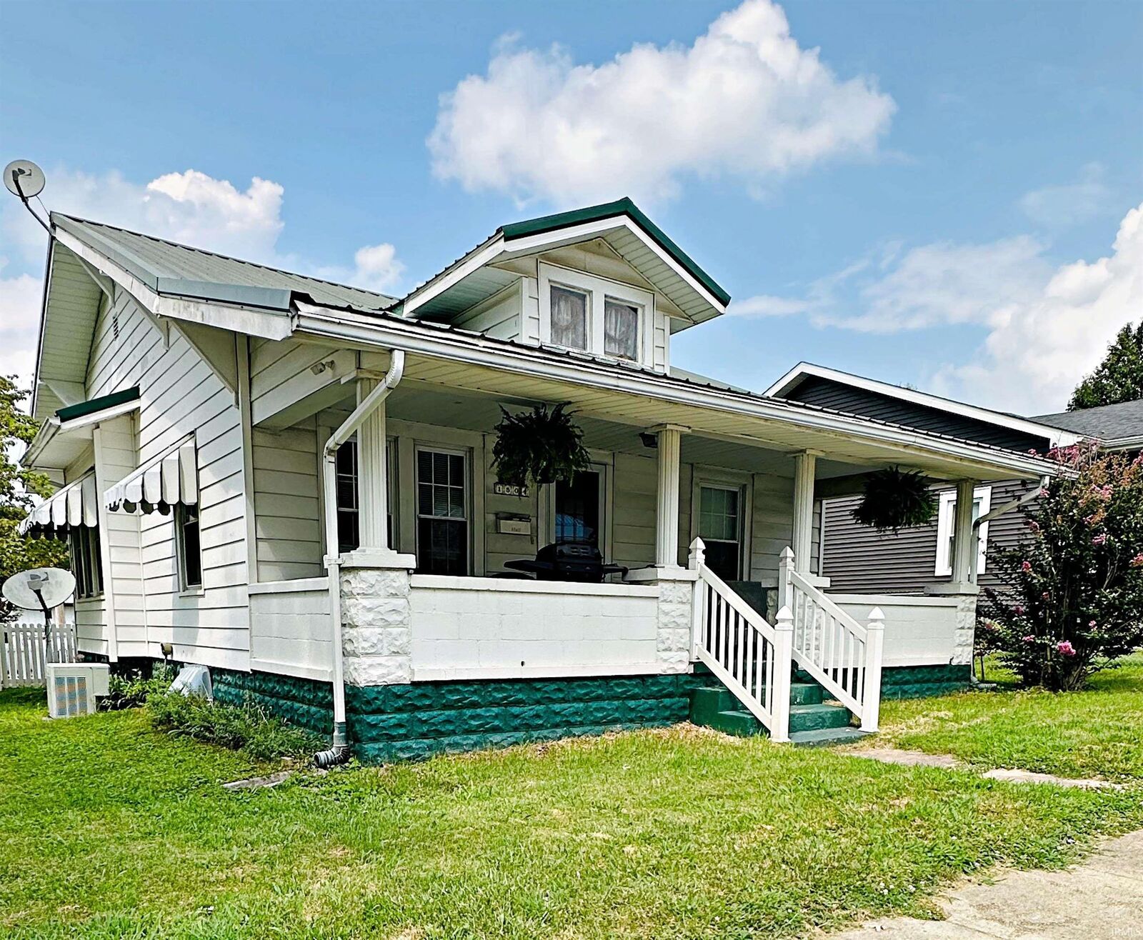 Property Photo:  1504 Memorial Avenue  IN 47501 