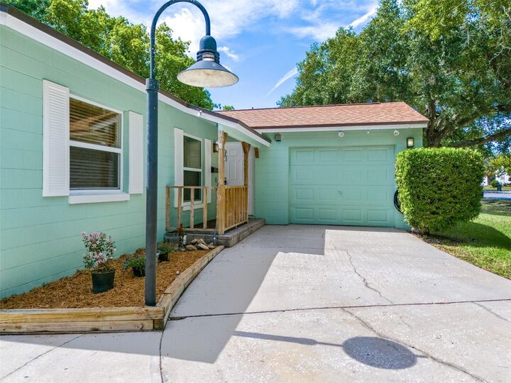 Property Photo:  625 Diane Cir  FL 32707 