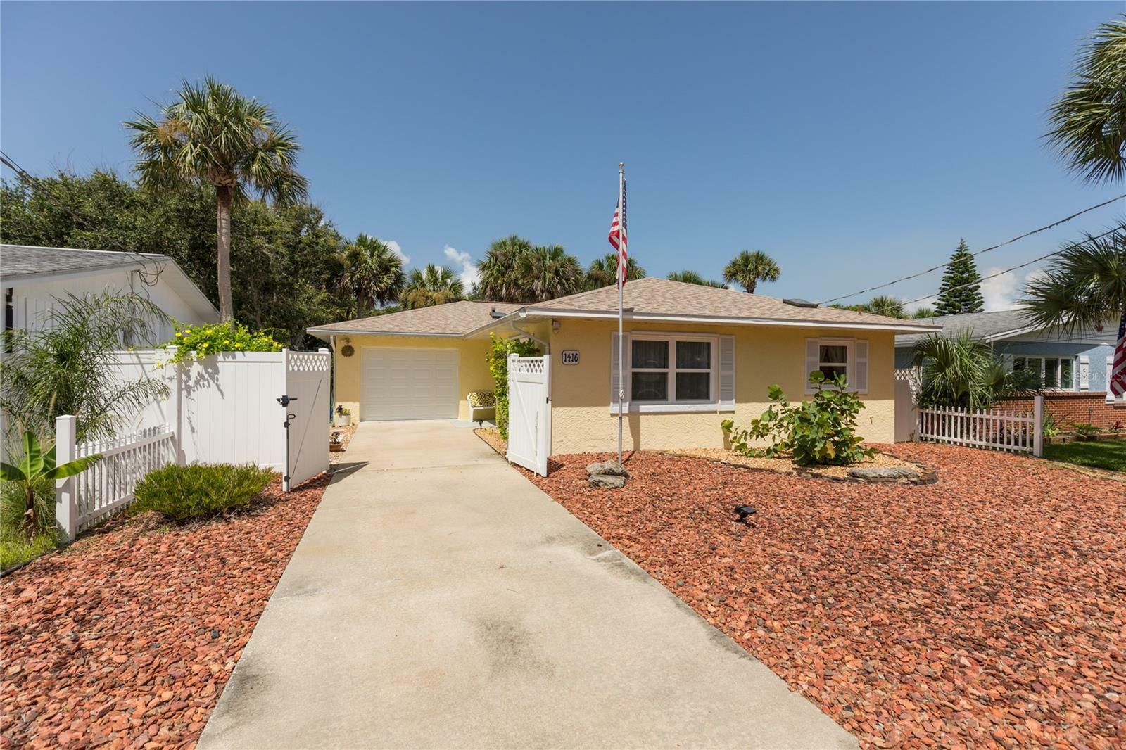 Property Photo:  1416 S Daytona Avenue  FL 32136 