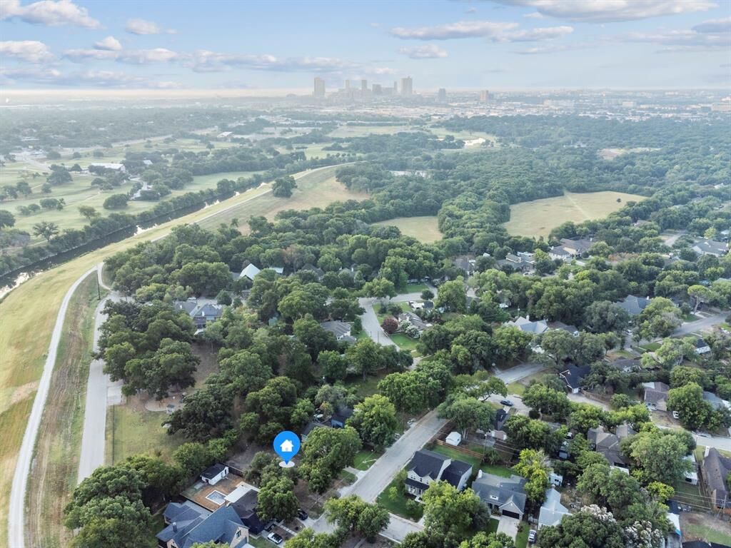 Property Photo:  912 Northwood Road  TX 76107 