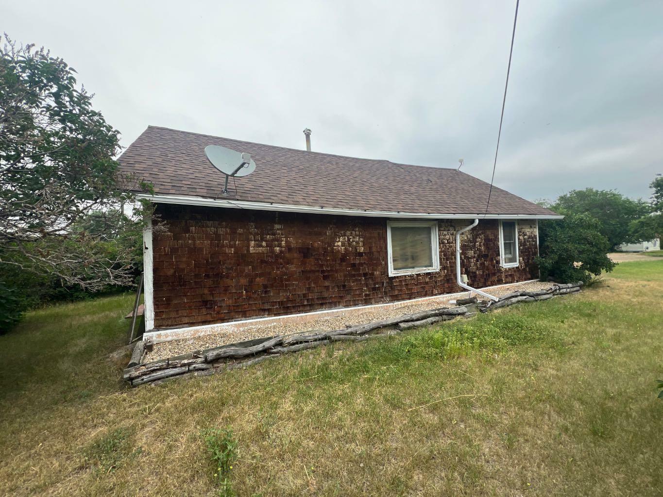 Property Photo:  112 2 Street  AB T0J 0Y0 