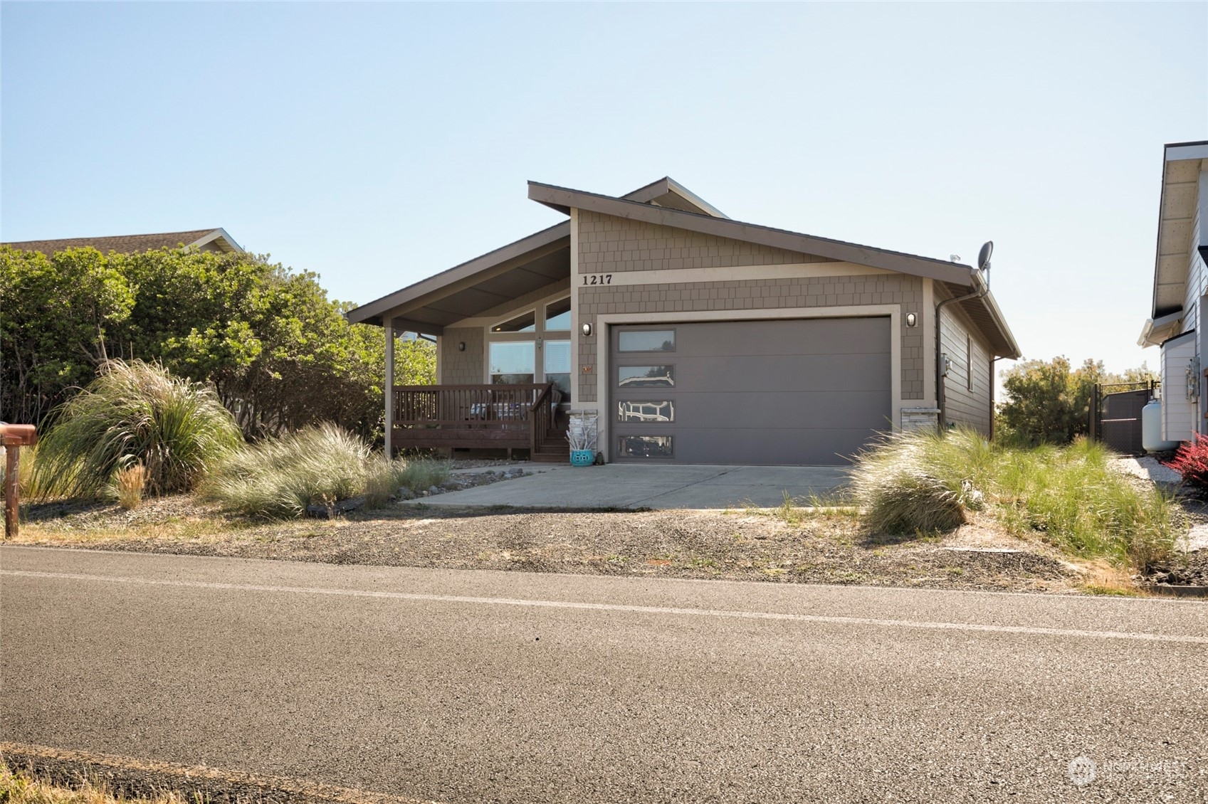 Property Photo:  1217 E Ocean Shores Boulevard SW  WA 98569 