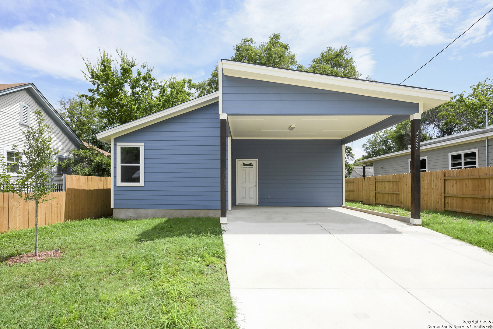 Property Photo:  2322 E Houston  TX 78202 