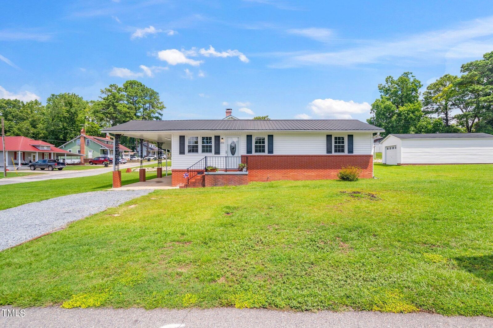 Property Photo:  200 E J Street  NC 28339 
