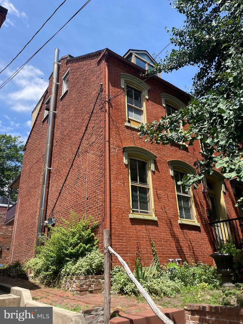 Property Photo:  124 N Charlotte Street  PA 17603 