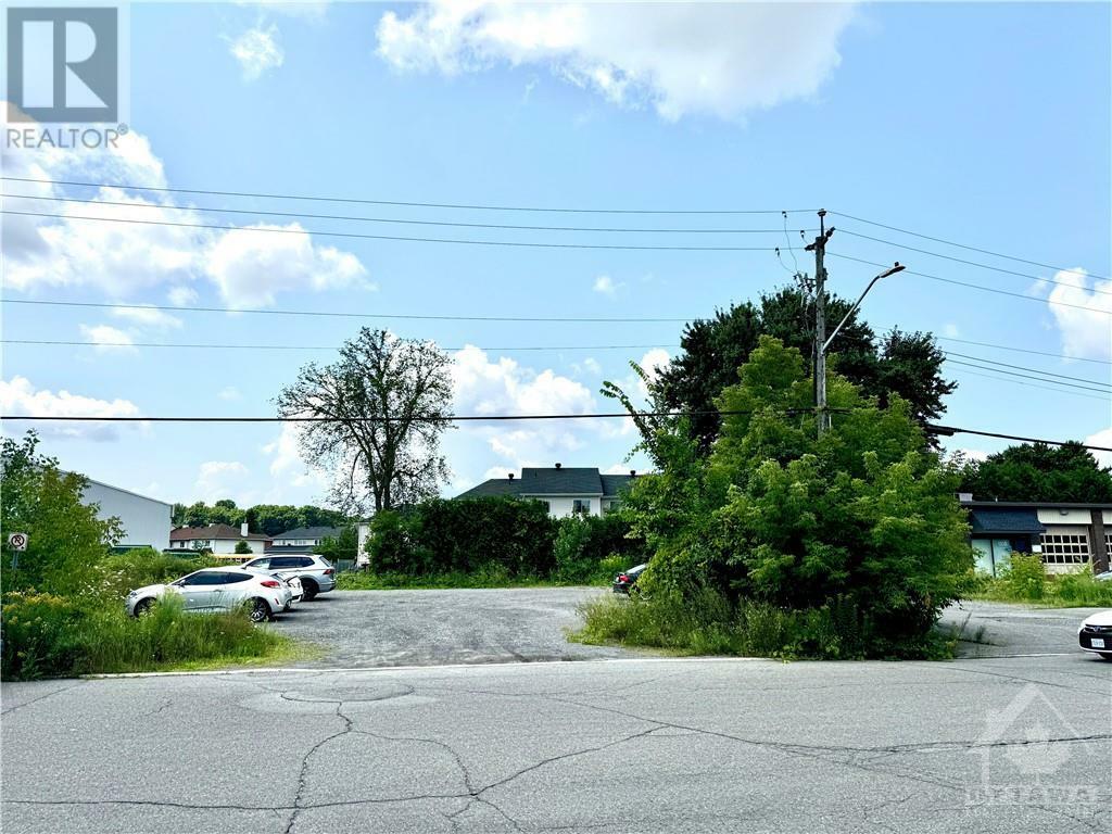 Property Photo:  Cadboro Road  ON K1J 7R1 