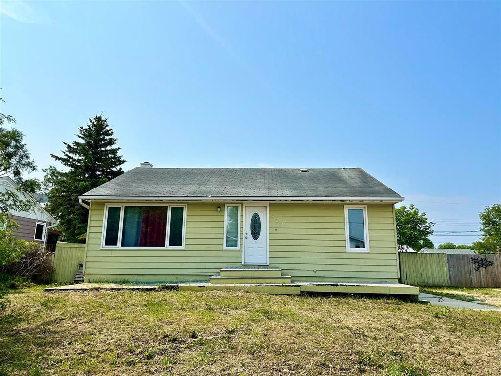 Property Photo:  220 Bell Avenue  MB R9A 1K2 