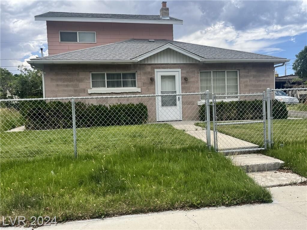Property Photo:  1050 Avenue E  NV 89301 