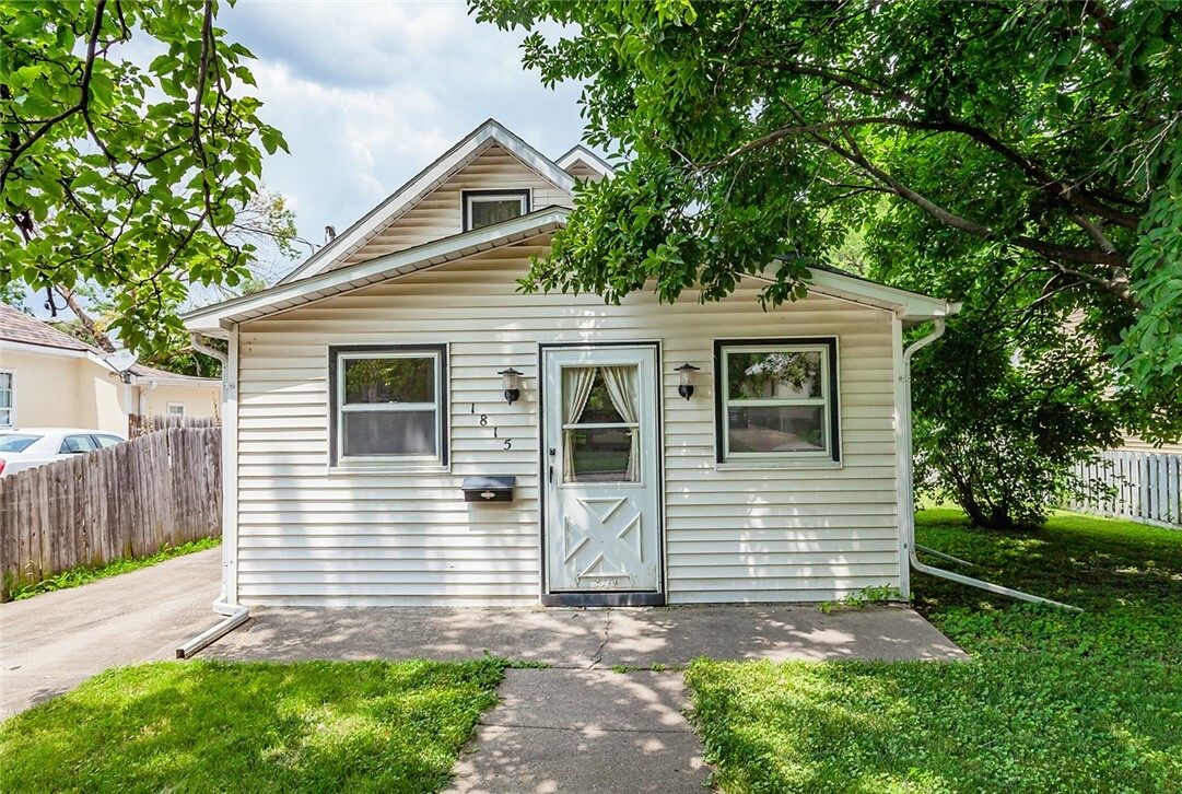 Property Photo:  1815 Jefferson Avenue  IA 50314 