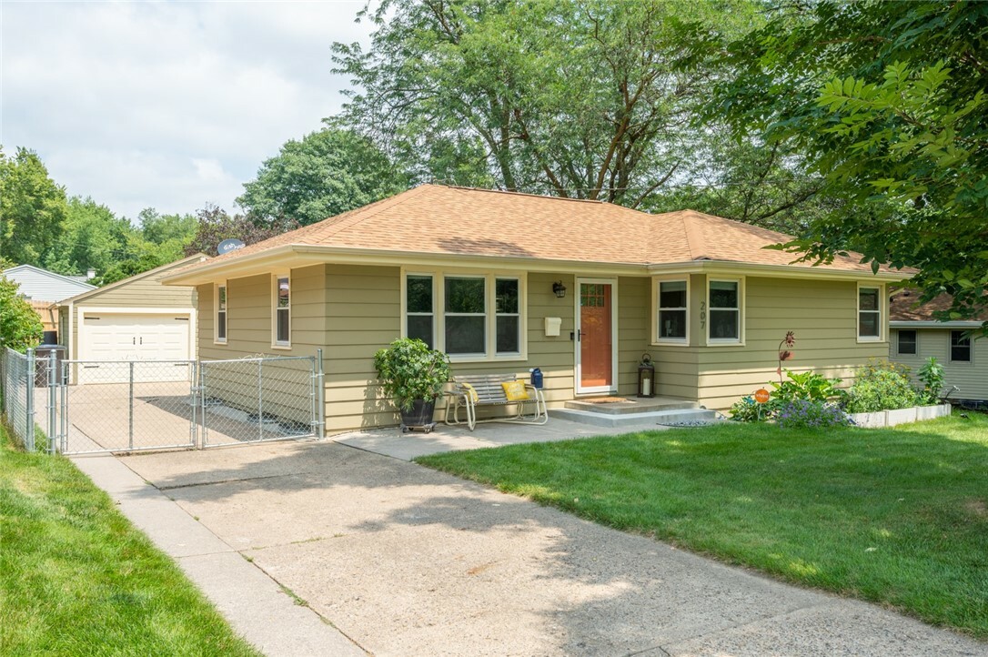 Property Photo:  207 Caulder Avenue  IA 50315 