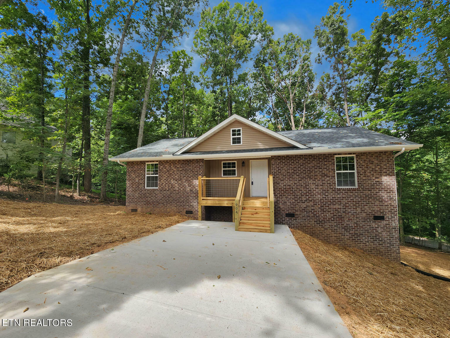 Property Photo:  904 Eagle Nest Rd  TN 37764 