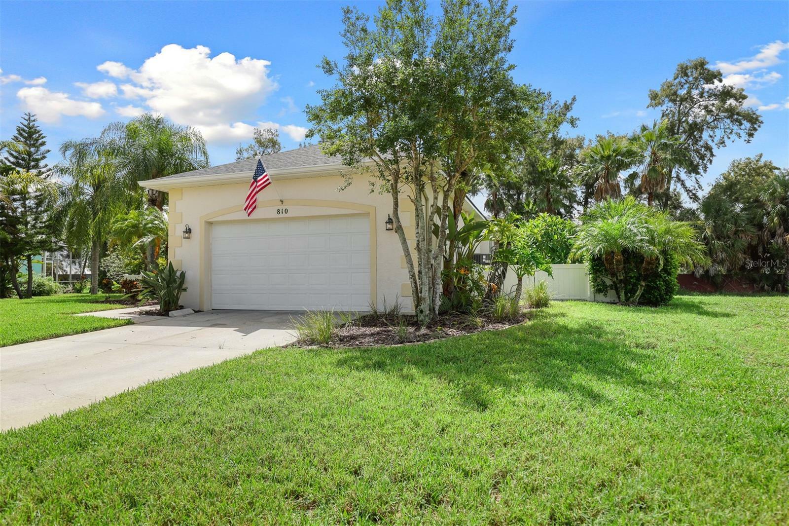 Property Photo:  810 Greenview Drive  FL 33572 