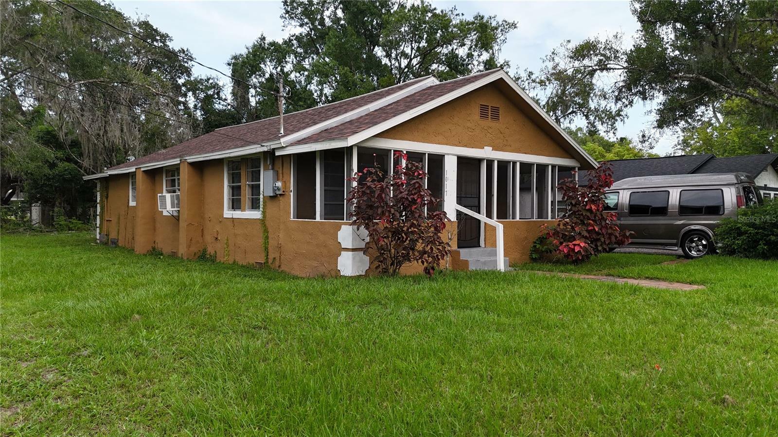 Property Photo:  1017 Willow Avenue  FL 32771 