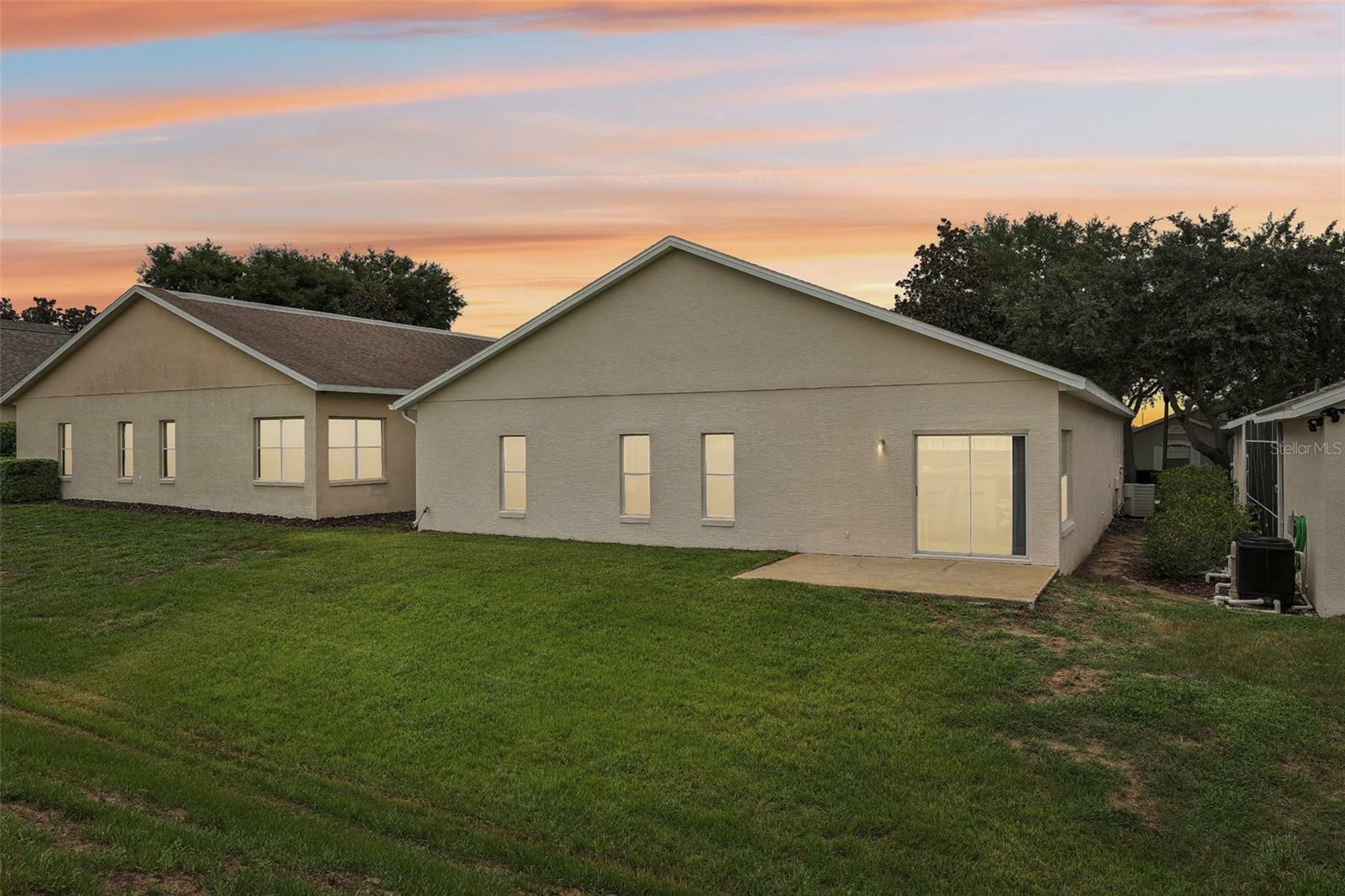 Property Photo: 475 Windsor Place FL 33896