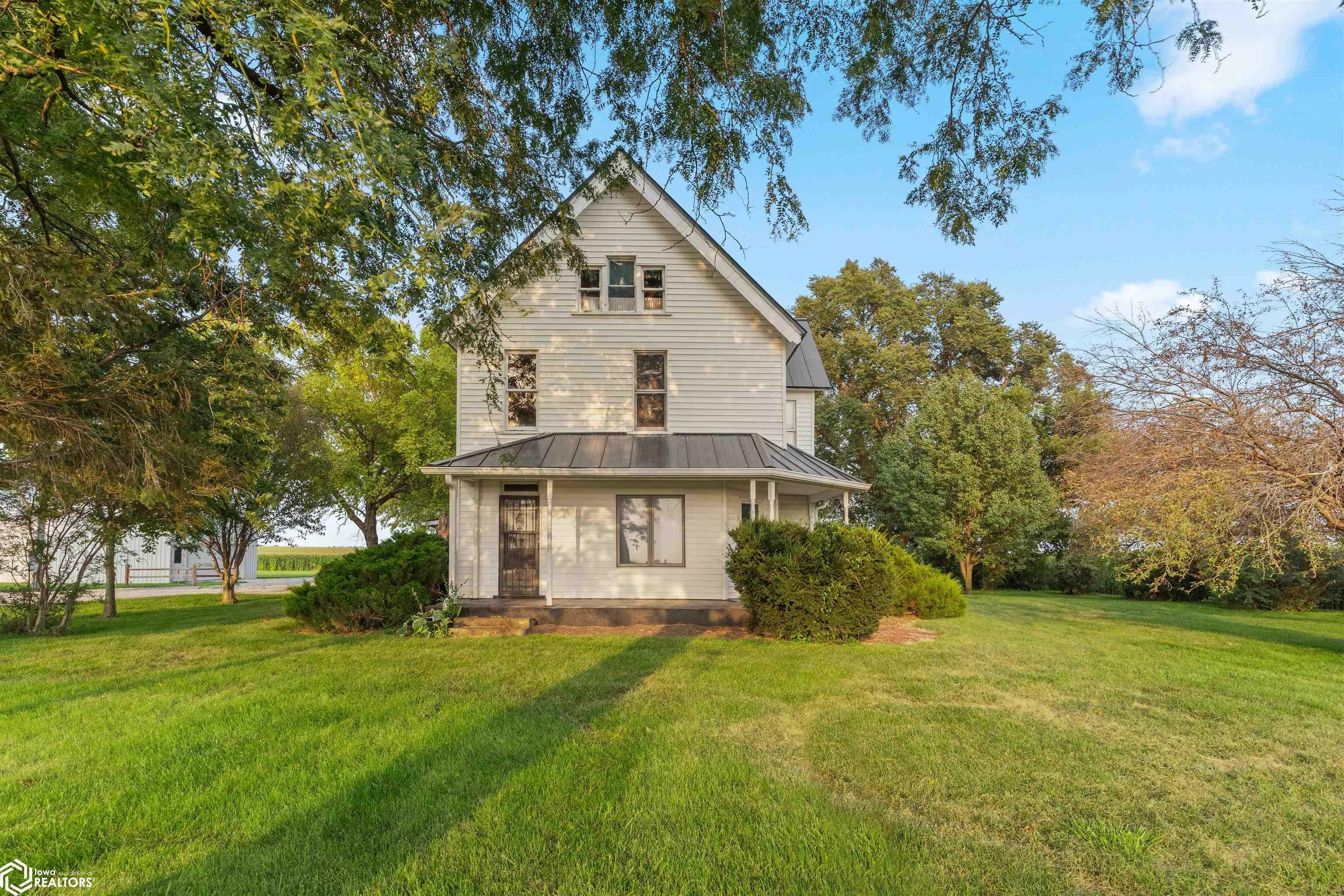 Property Photo:  2040 Racine Avenue  IA 52644 