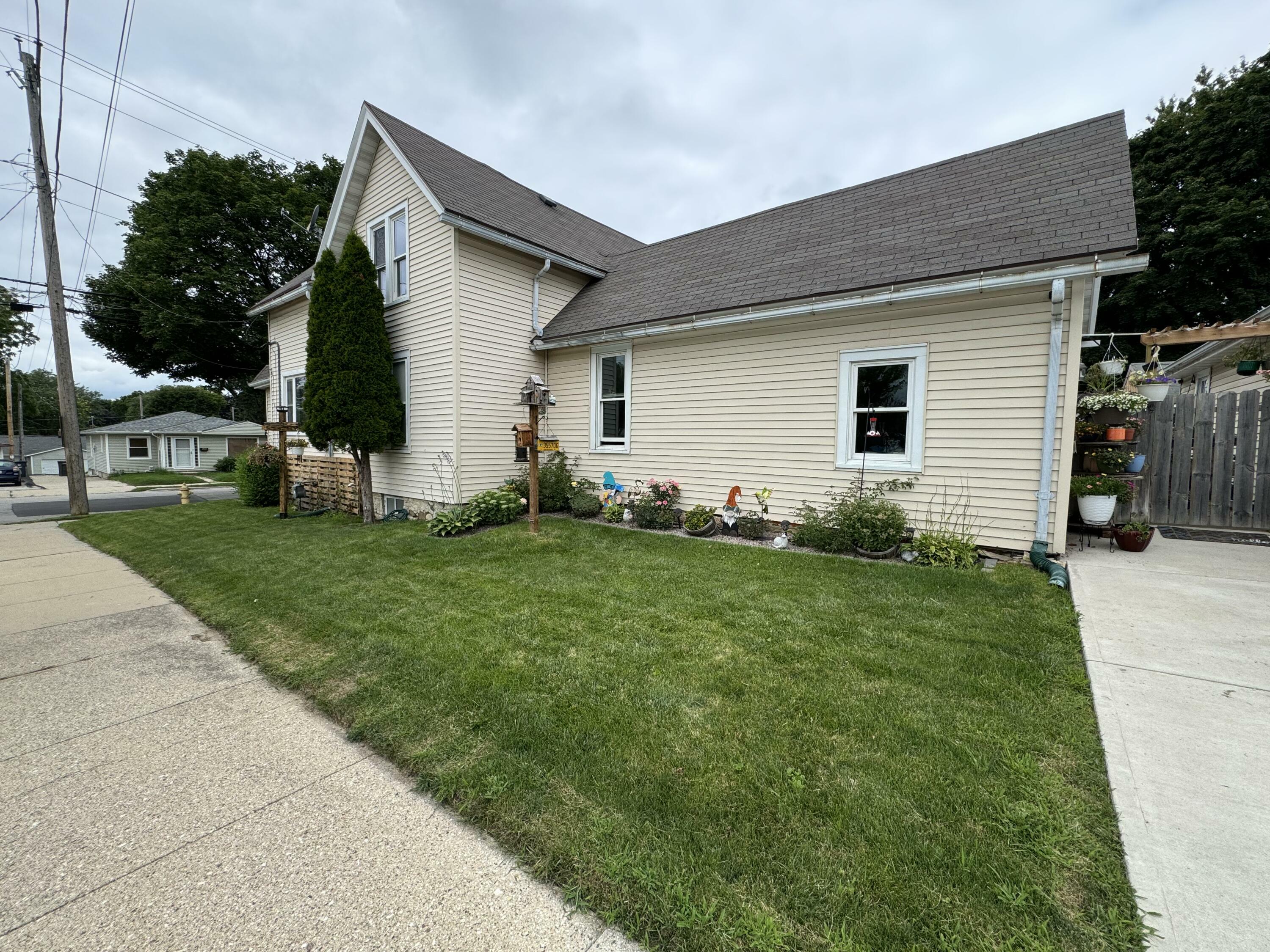 Property Photo:  123 S Washington Ave  WI 53188 