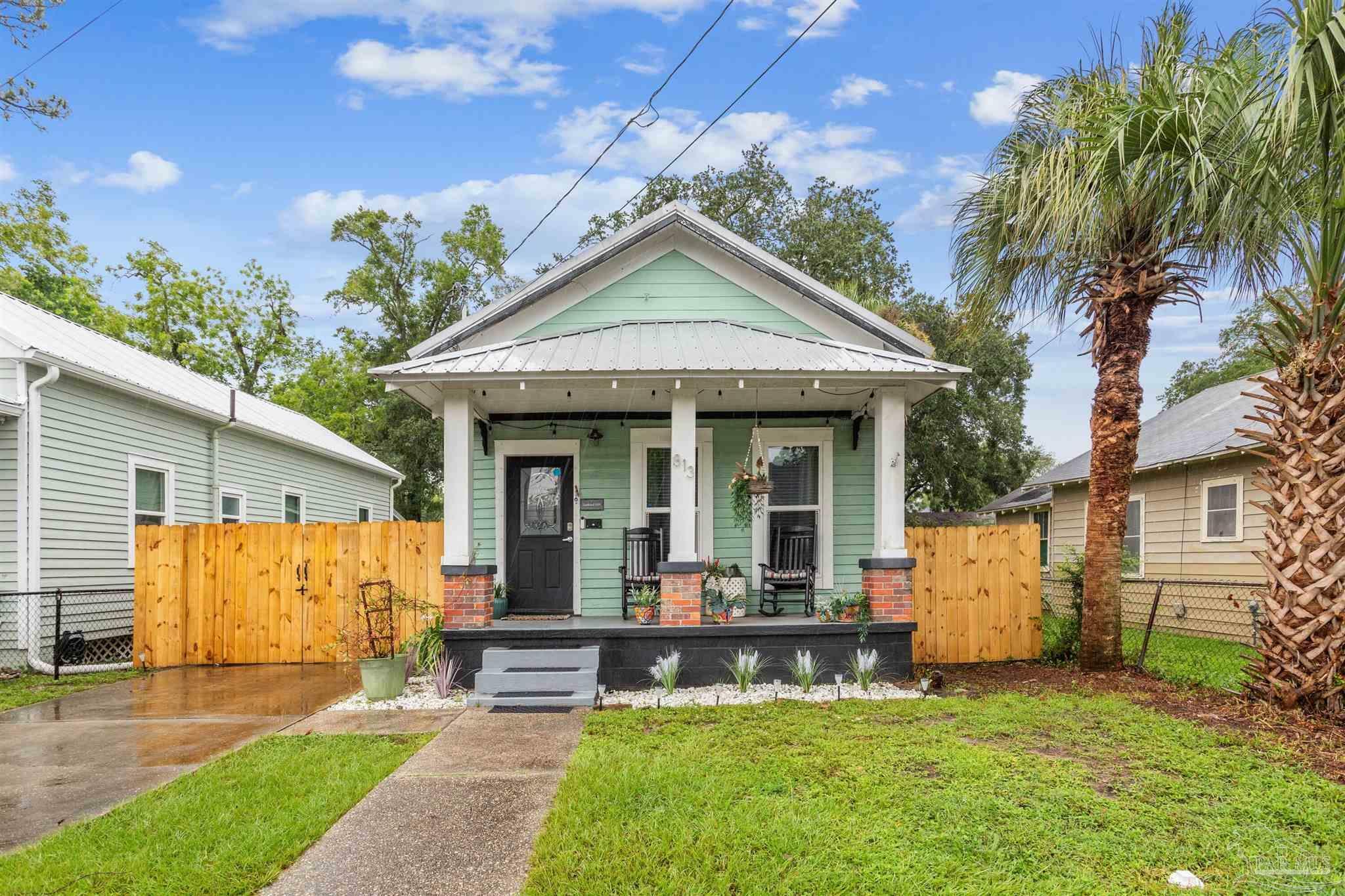 Property Photo:  813 W Government St  FL 32502 