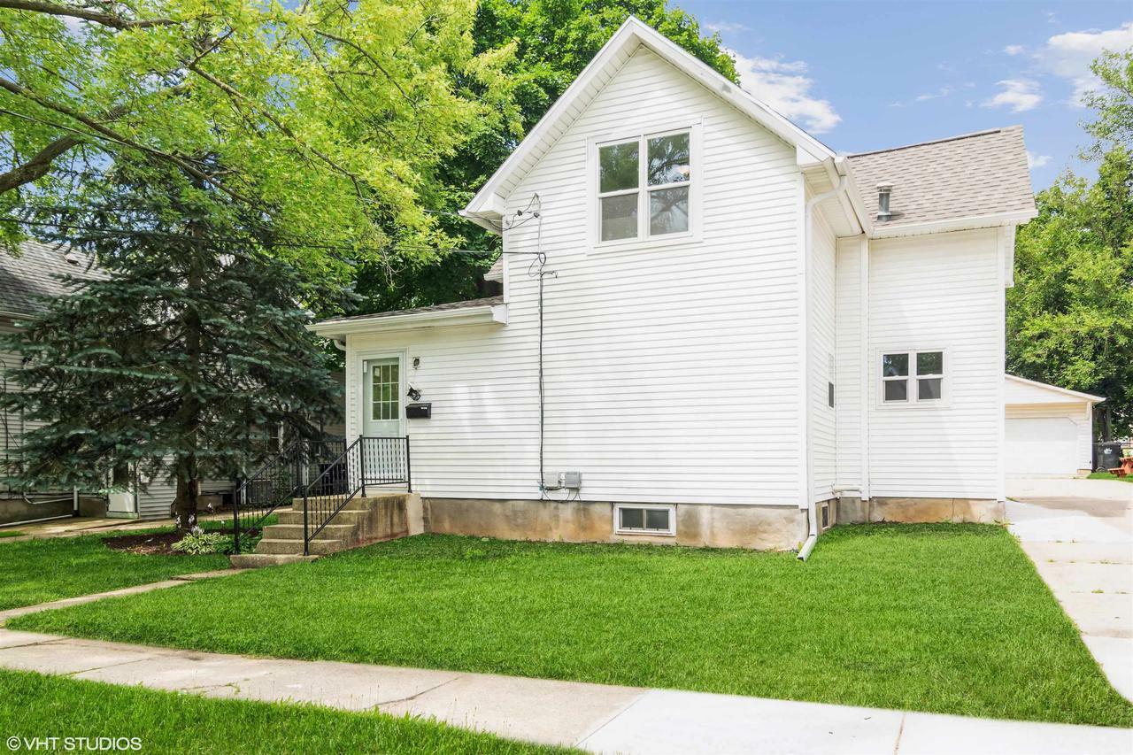 Property Photo:  736 Elm Street  WI 53511 