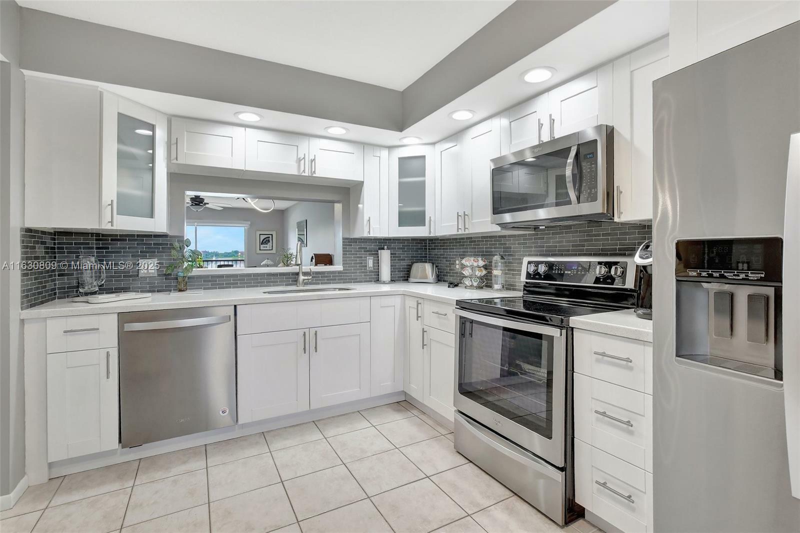 Property Photo: 13800 SW 5th Ct 307M FL 33027