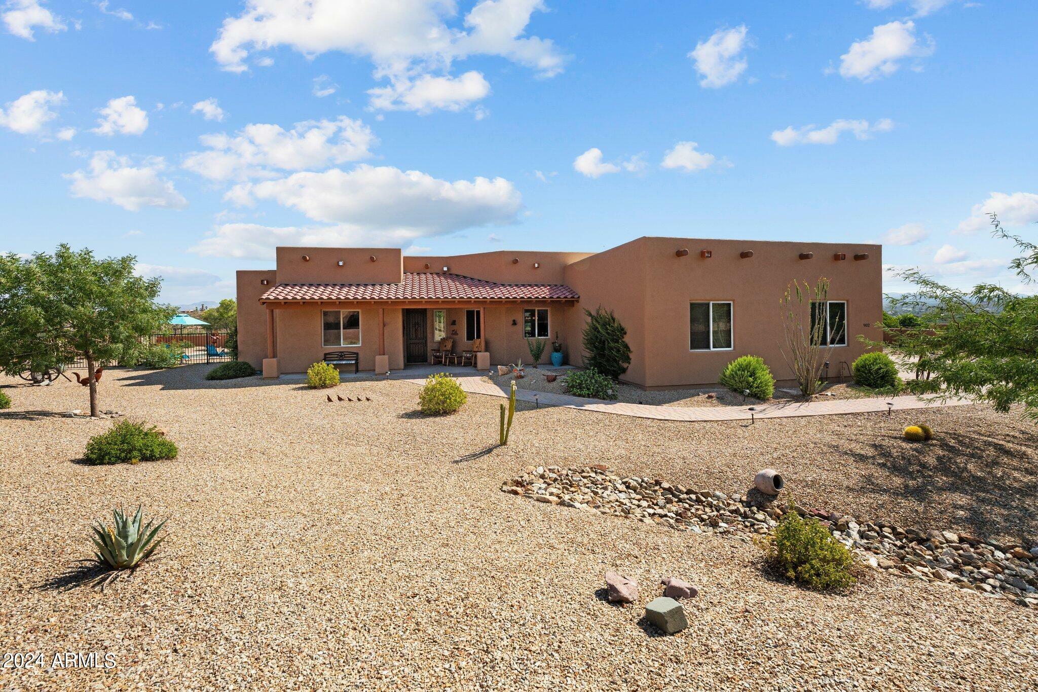 Property Photo:  902 W Santa Fe Circle  AZ 85390 