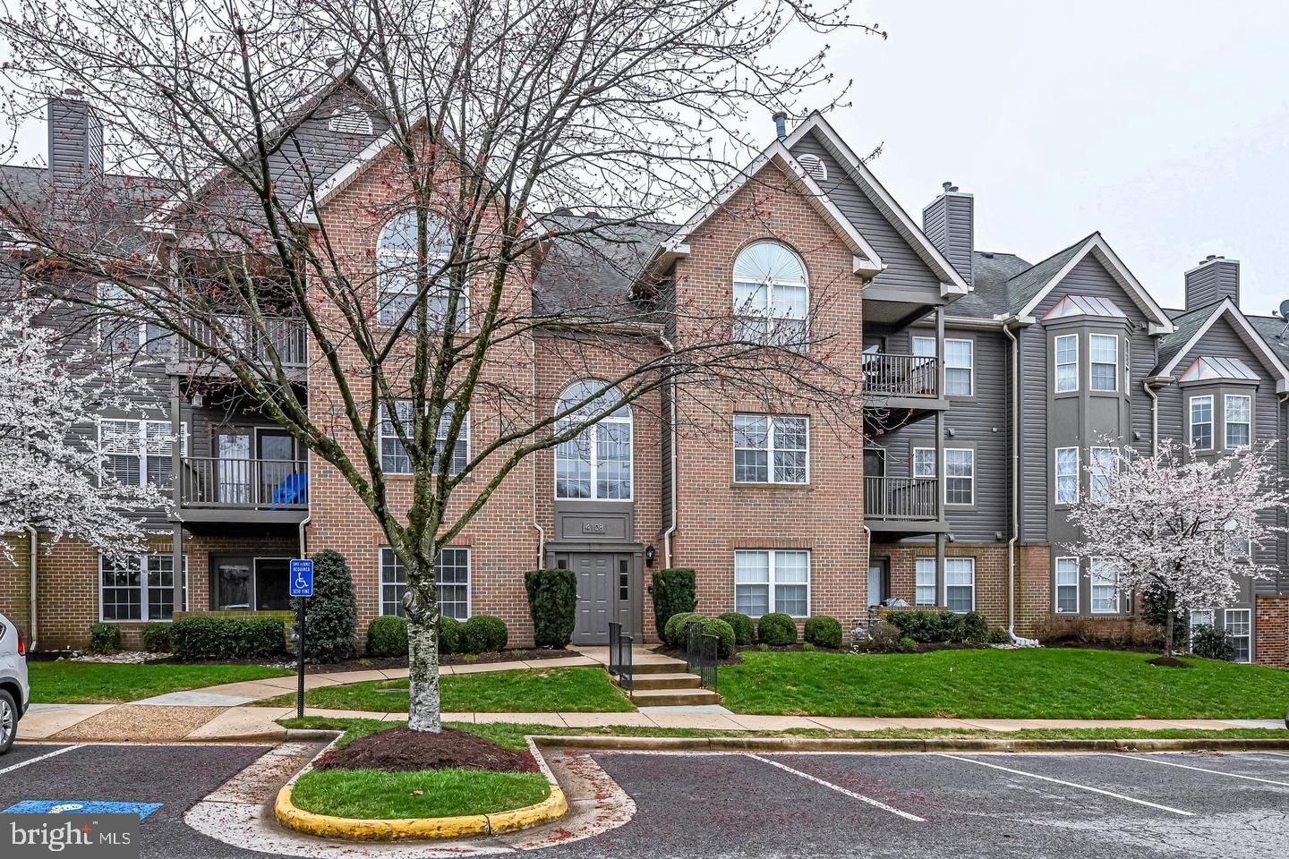 Property Photo:  4108 Monument Court 101  VA 22033 
